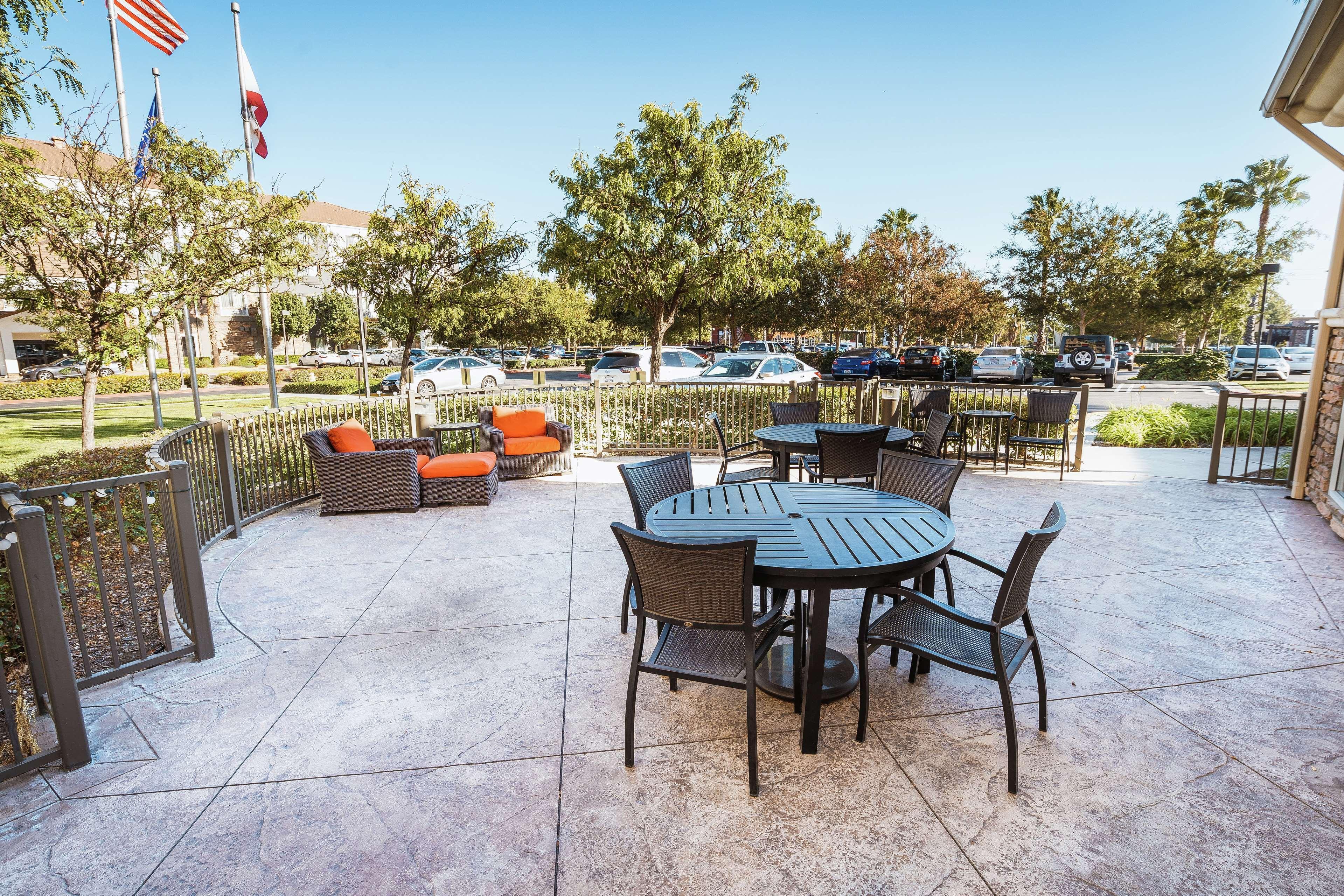 Hilton Garden Inn Ontario רנצ'ו קוקמונגה מראה חיצוני תמונה