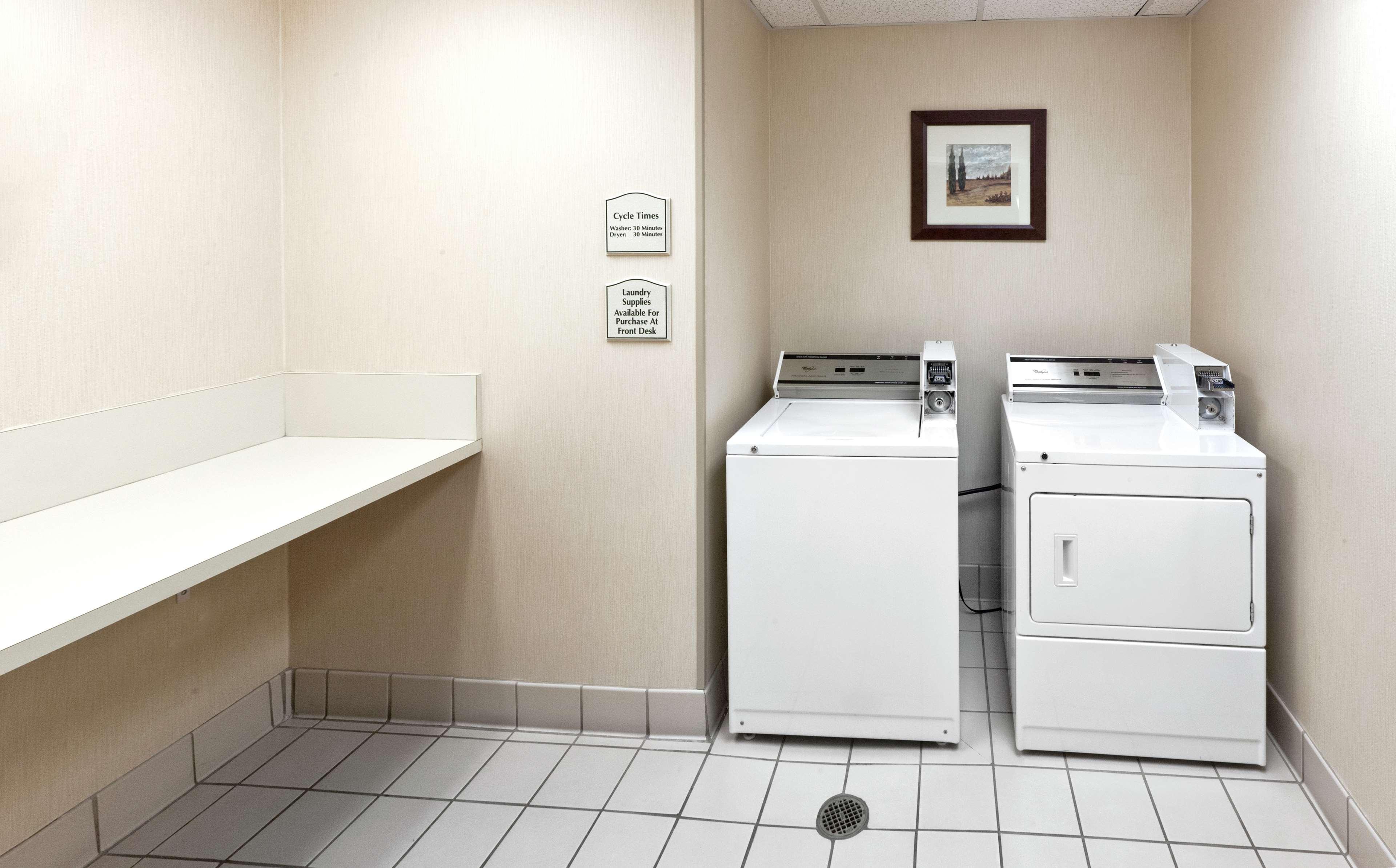 Hilton Garden Inn Ontario רנצ'ו קוקמונגה מראה חיצוני תמונה