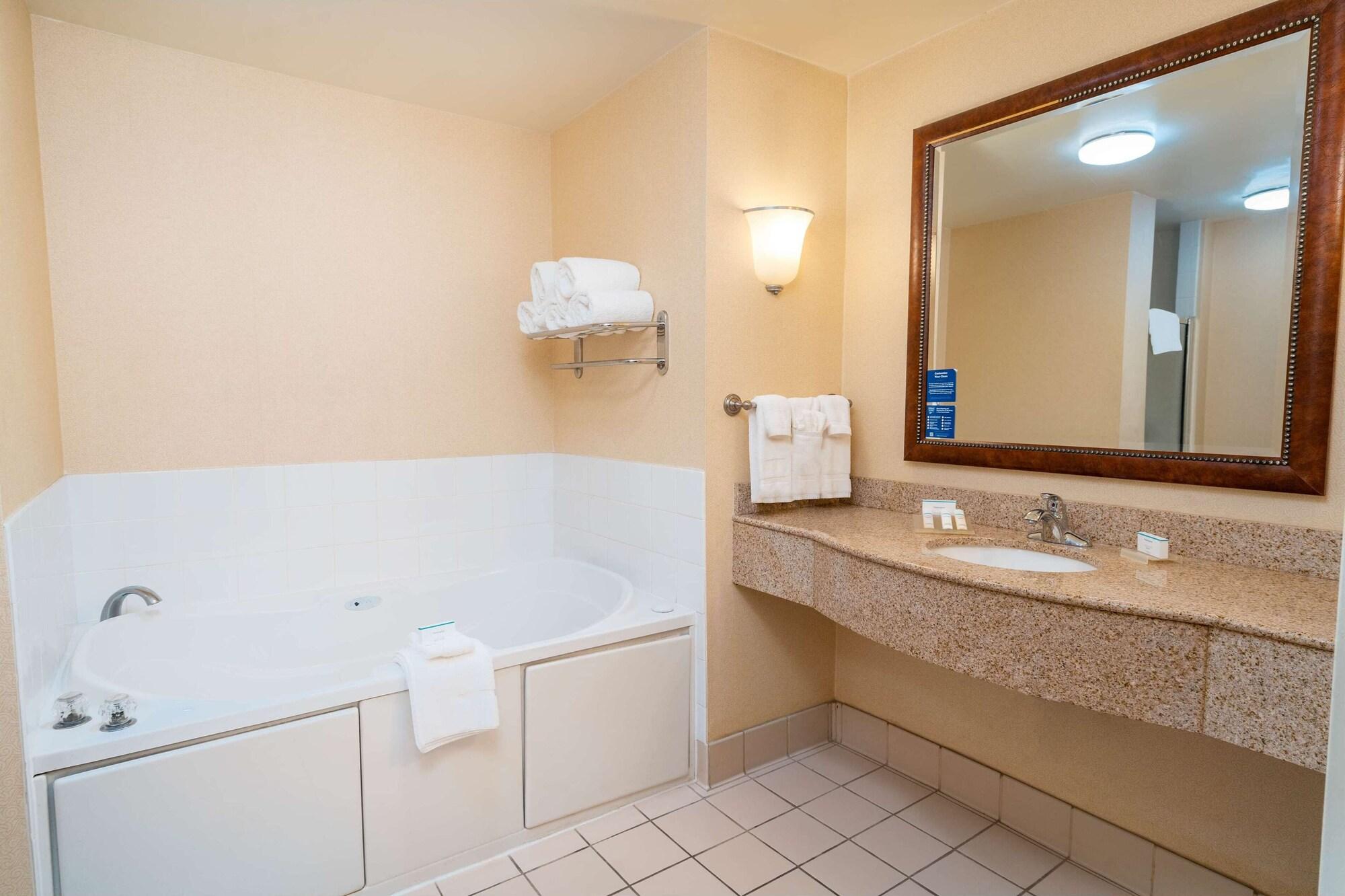 Hilton Garden Inn Ontario רנצ'ו קוקמונגה מראה חיצוני תמונה